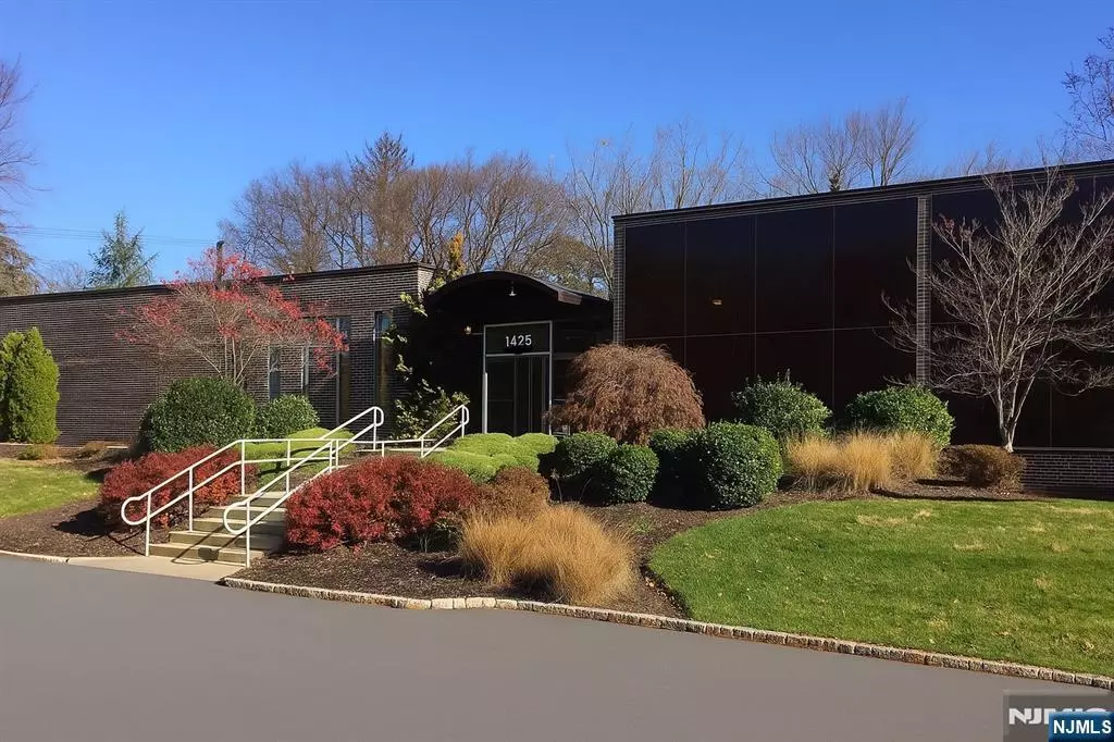 Clifton, NJ 07013,1425 Broad ST #B4