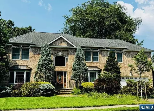 667 Beverwyck PL, Paramus, NJ 07652
