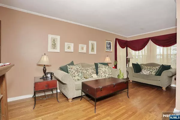 Hasbrouck Heights, NJ 07604,18 Hasbrouck AVE