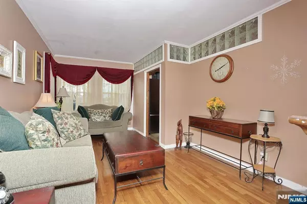 Hasbrouck Heights, NJ 07604,18 Hasbrouck AVE