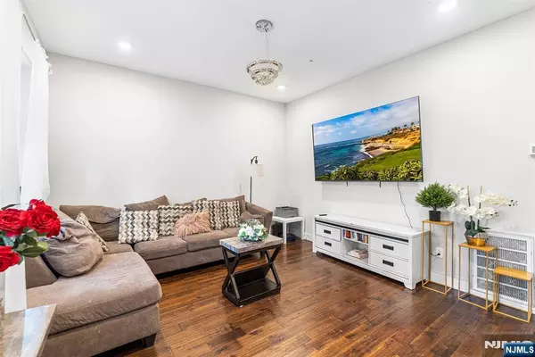 Fairview, NJ 07022,402 Cliff ST
