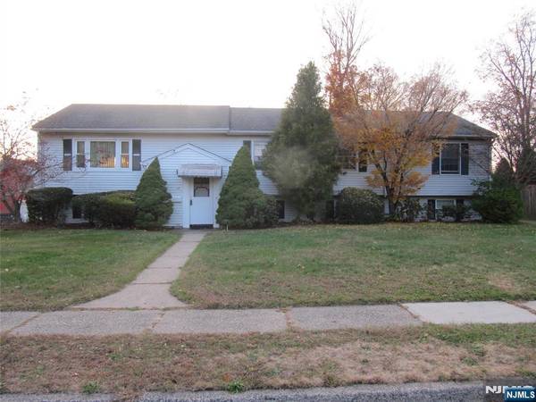 37 Atwood PL, Wayne, NJ 07470