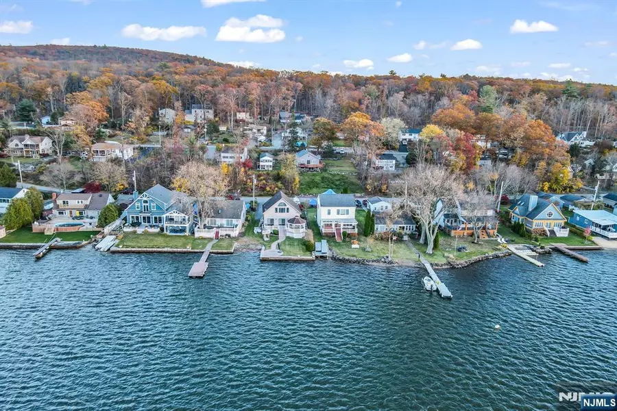 59 Forest Lake DR, West Milford, NJ 07421