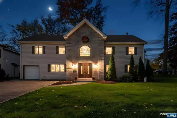 212 Lozier TER, River Edge, NJ 07661