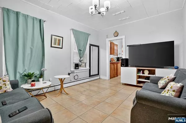 Elizabeth, NJ 07201,1110 Hampton PL