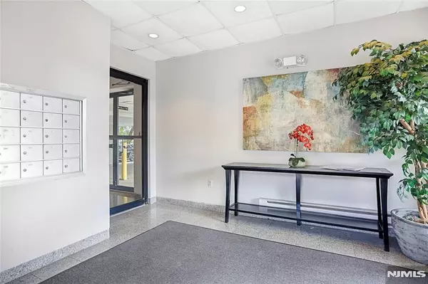 Hackensack, NJ 07601,850 Main ST #107/1g