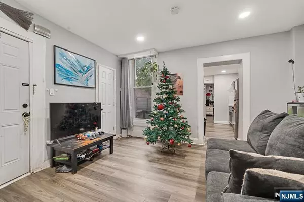 Bloomfield, NJ 07003,14-16 Crown ST