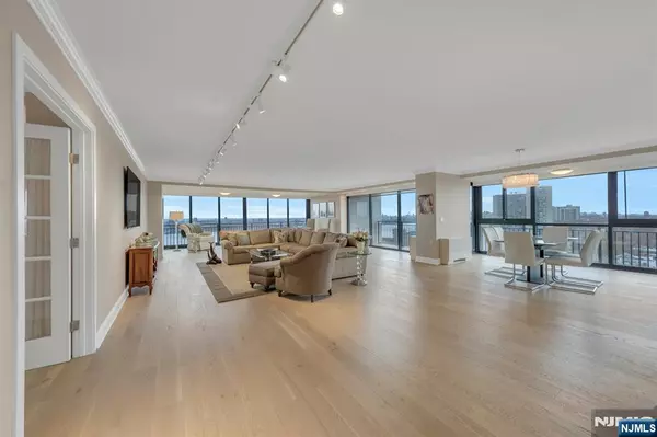 Fort Lee, NJ 07024,1500 Palisade AVE #15F