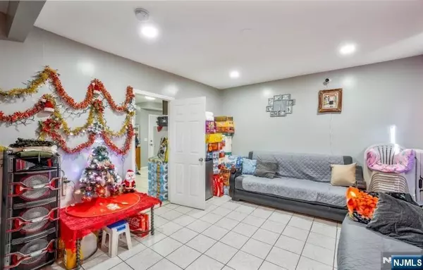 Paterson, NJ 07501,538 Summer ST