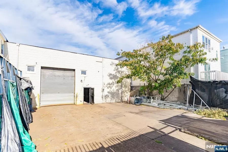 98 Delancy ST, Newark, NJ 07105