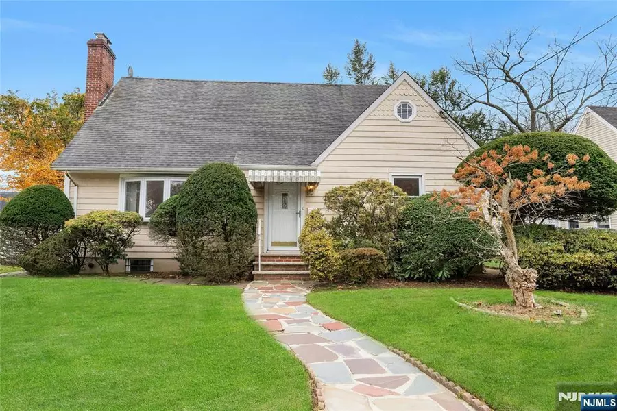 80 Voorhees ST, Teaneck, NJ 07666