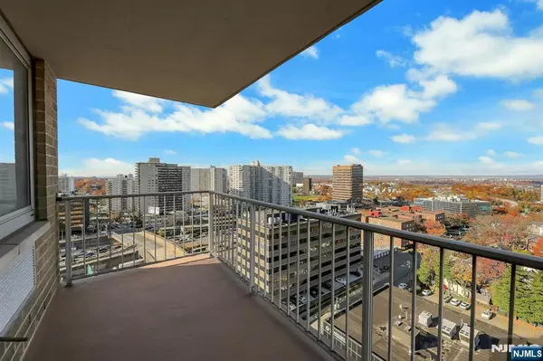 Fort Lee, NJ 07024,2150 Center AVE #19e