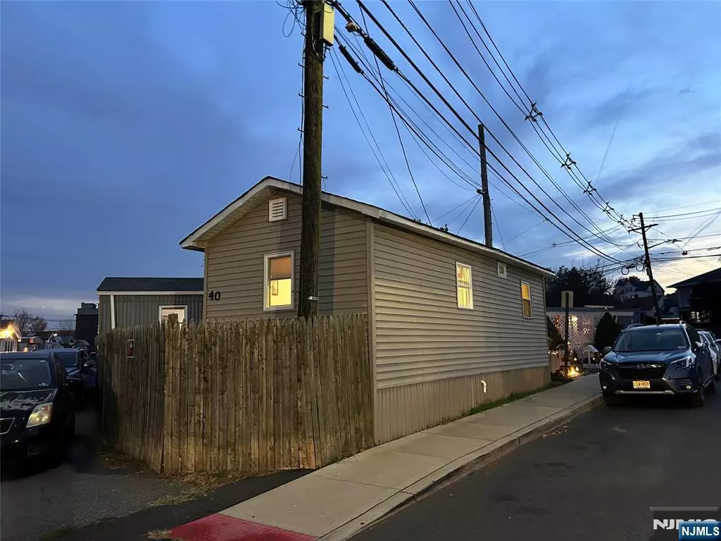 Lodi, NJ 07644,40 Poplar ST