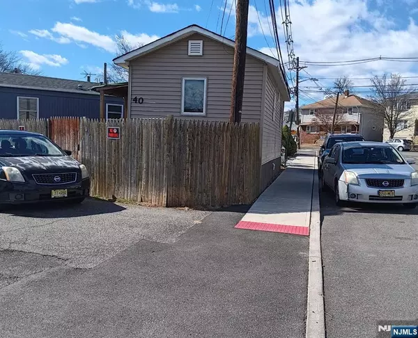 Lodi, NJ 07644,40 Poplar ST
