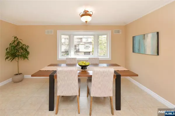 Ramsey, NJ 07446,30 Peach Hill CT