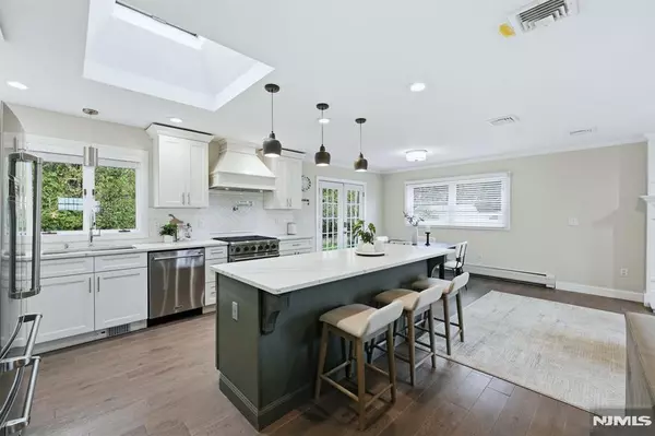 Totowa, NJ 07512,226 Barnert AVE