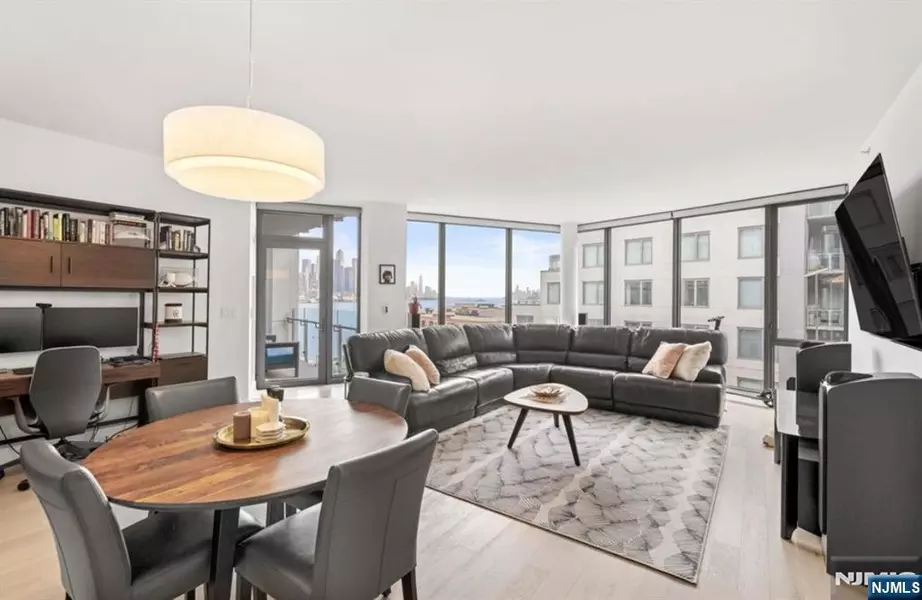 9 Ave At Port Imperial #910, West New York, NJ 07093