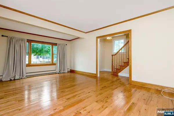 Caldwell, NJ 07006,32 Washburn PL #1