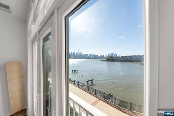 North Bergen, NJ 07047,7400 River RD #206