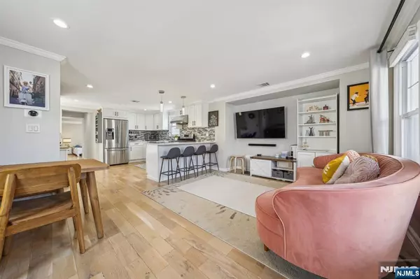 Hasbrouck Heights, NJ 07604,208 Jefferson AVE