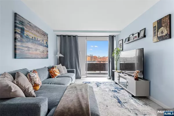 Fort Lee, NJ 07024,4 Horizon #1031