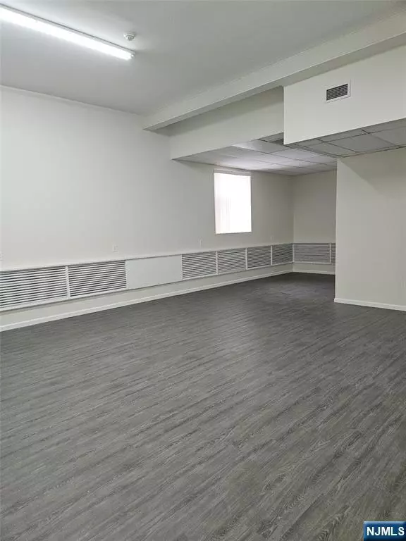 Palisades Park, NJ 07650,400 E Edsall BLVD ##2, # 5