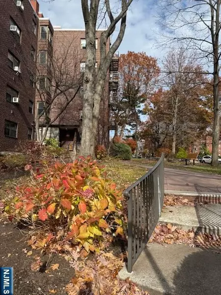 401 Park #4D, Fort Lee, NJ 07024