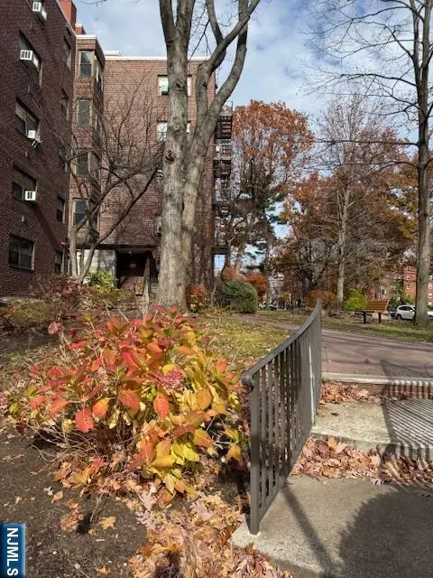 Fort Lee, NJ 07024,401 Park #4D