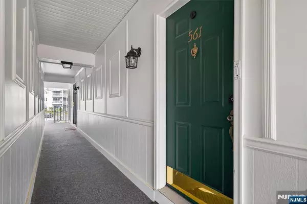 Mahwah, NJ 07430,561 Holly CT