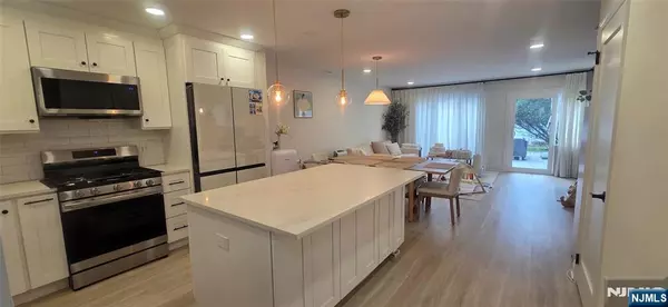 Leonia, NJ 07605,54 Meadowview CT