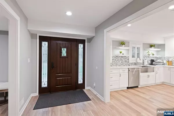 River Vale, NJ 07675,276 River DR