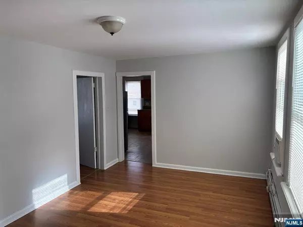 Kearny, NJ 07032,260 Devon ST #2