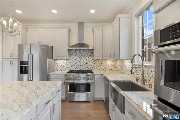 Fair Lawn, NJ 07410,105 Ramsey TER #105