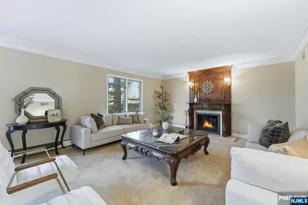 Franklin Lakes, NJ 07417,425 Saddle Back TRL