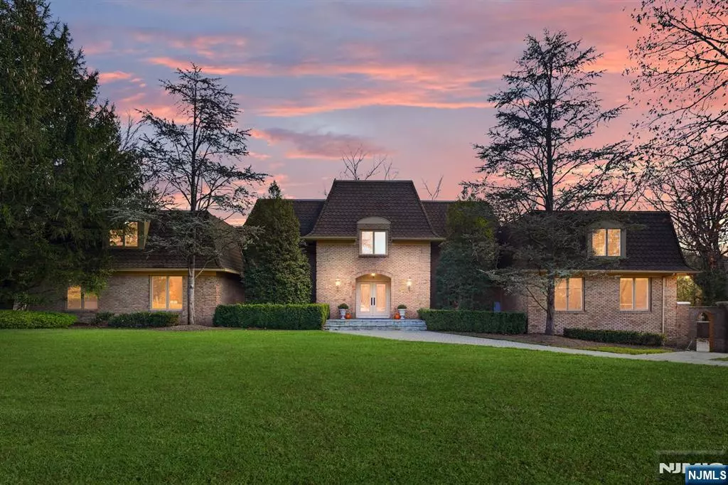 Franklin Lakes, NJ 07417,425 Saddle Back TRL