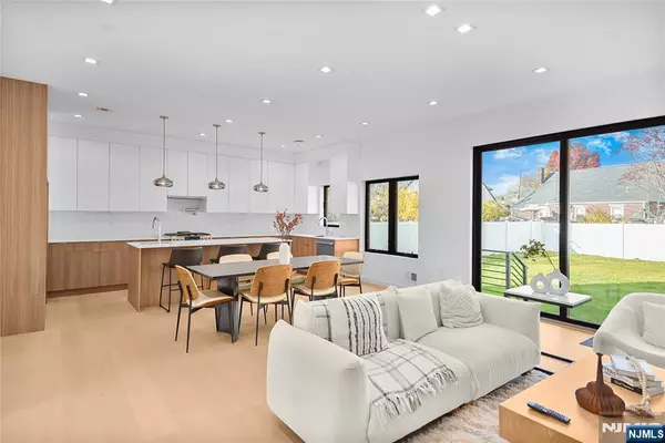 Fair Lawn, NJ 07410,12-25 Eastern DR