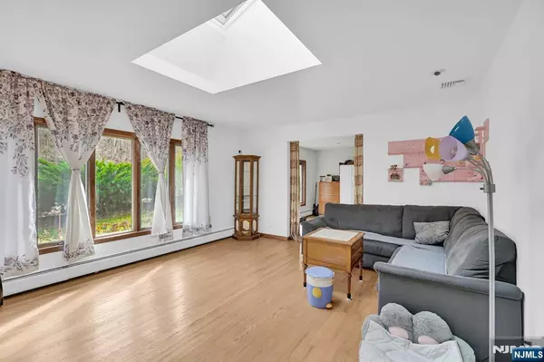 West Milford, NJ 07421,699 Shore RD