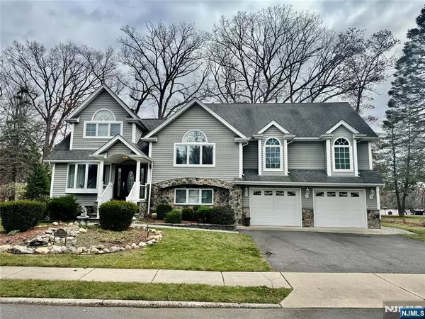 49 White Pond RD, Waldwick, NJ 07463