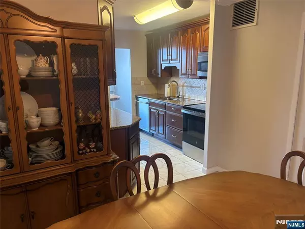 Cliffside Park, NJ 07010,770 Anderson AVE #4K