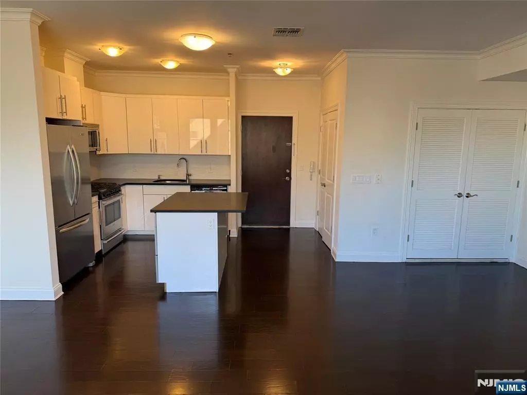 Fort Lee, NJ 07024,2001 Hudson TER #501