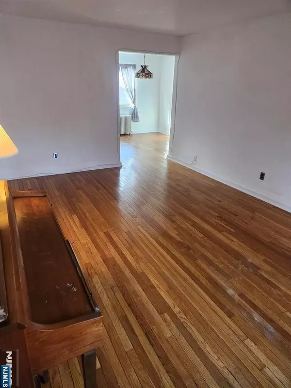 Bergenfield, NJ 07621,50 S 1st ST #3A