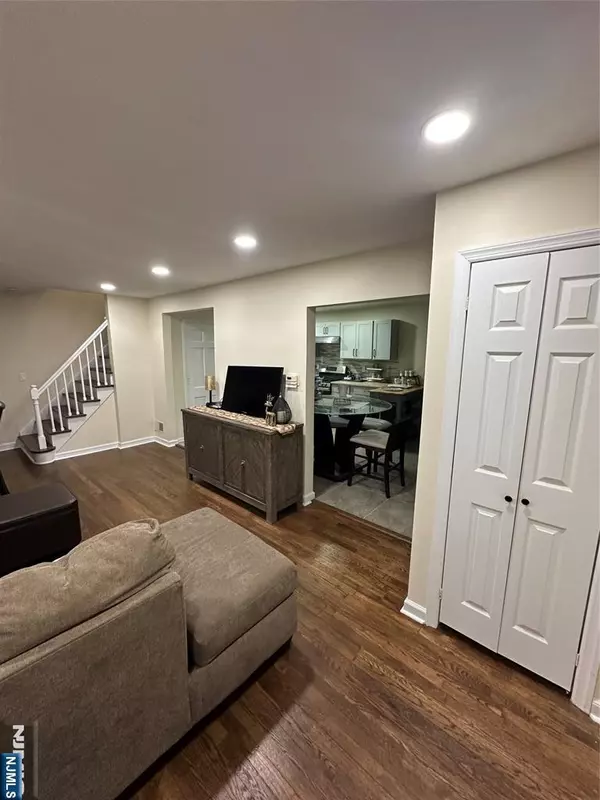 Westwood, NJ 07675,375 Lafayette AVE