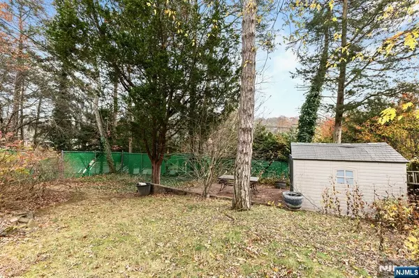 North Caldwell, NJ 07006,357 Central AVE