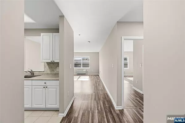 Edgewater, NJ 07020,905 River RD #307