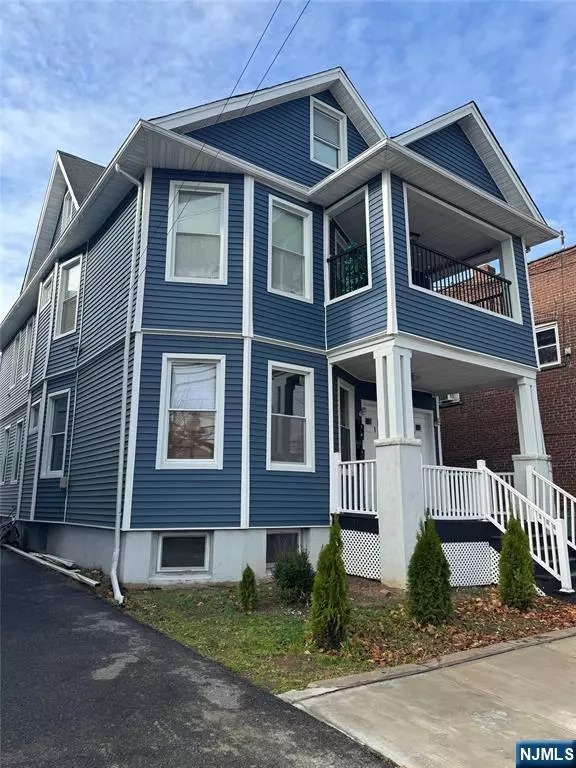 Clifton, NJ 07011,230 Lakeview AVE #2