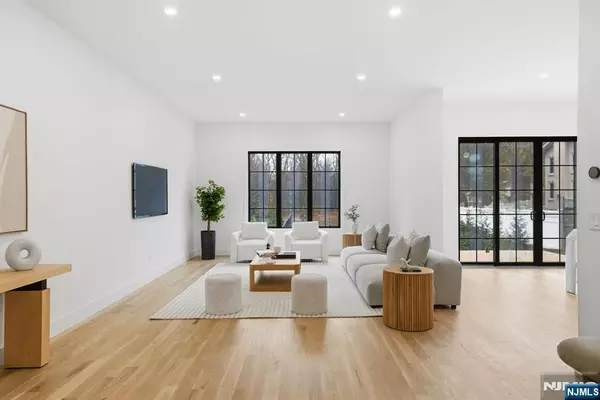 Demarest, NJ 07627,7 Cedar CT