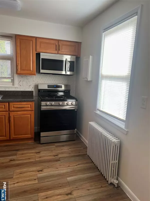 Elmwood Park, NJ 07407,14 Fournier