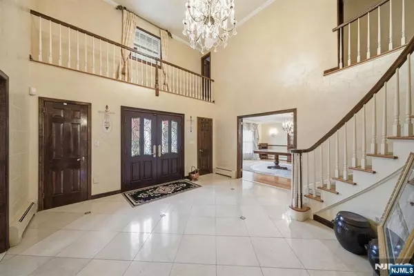 Cresskill, NJ 07626,319 Truman DR