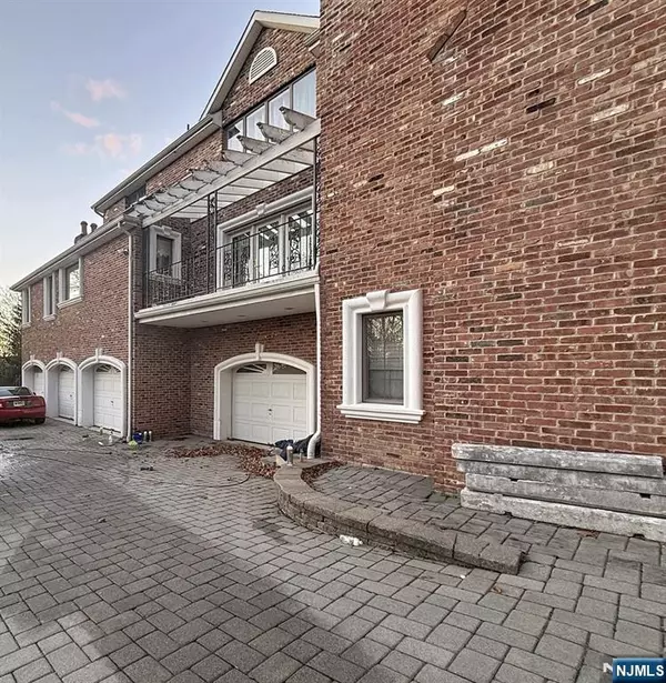 Saddle River, NJ 07458,19 Powder Hill RD