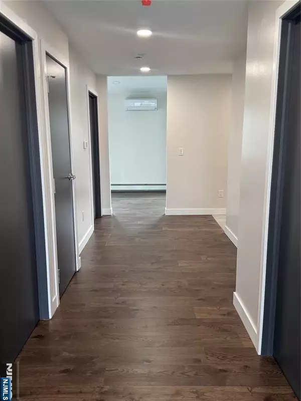 Little Falls, NJ 07424,5 Muller PL #1